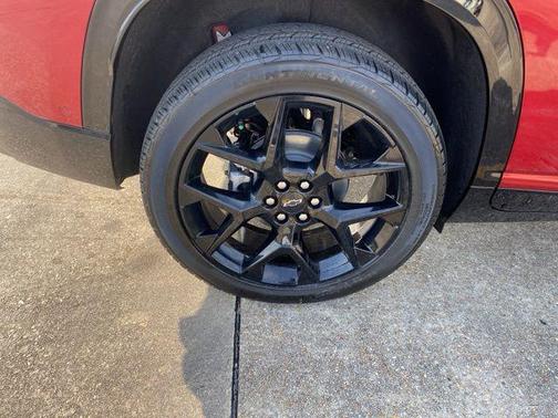 Radiant Red Tintcoat 2026 Chevrolet Traverse RS