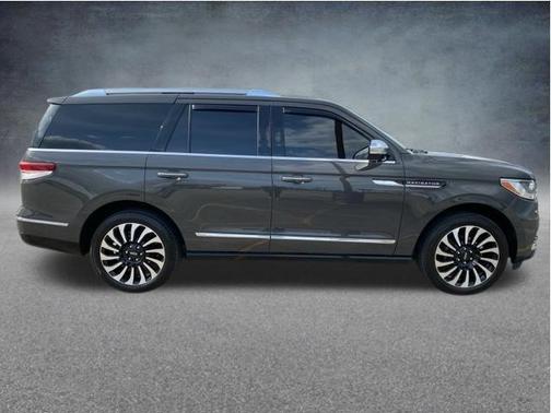 Chroma Caviar Dark Gray Metallic Clearcoat 2023 Lincoln Navigator Black Label