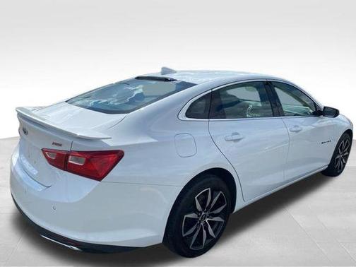 Summit White 2024 Chevrolet Malibu FWD RS