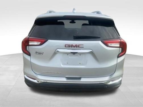 Quicksilver Metallic 2022 GMC Terrain SLT