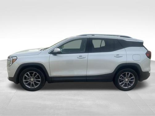 Quicksilver Metallic 2022 GMC Terrain SLT