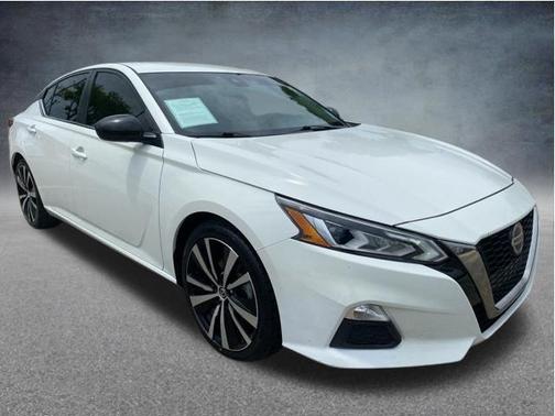 Glacier White 2022 Nissan Altima SR FWD