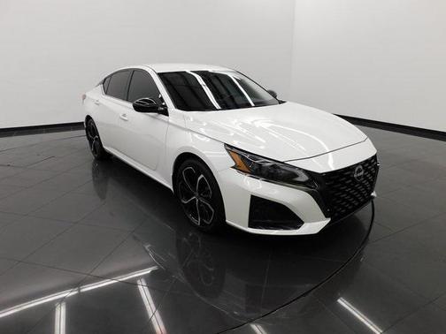 2023 Nissan Altima SR FWD