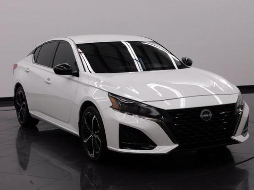 2023 Nissan Altima SR FWD