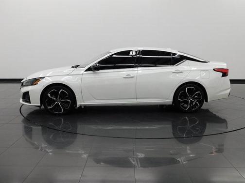 2023 Nissan Altima SR FWD