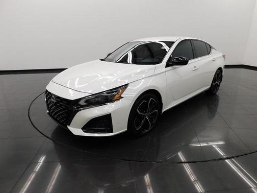 2023 Nissan Altima SR FWD