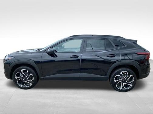 Mosaic Black Metallic 2026 Chevrolet Trax FWD 2RS