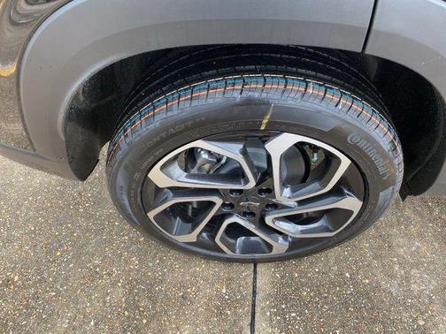 Mosaic Black Metallic 2026 Chevrolet Trax FWD 2RS