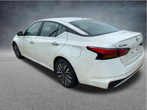 Glacier White 2025 Nissan Altima 2.5 SV