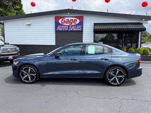 2024 Volvo S60 B5 Core Dark Theme
