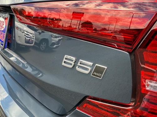 2024 Volvo S60 B5 Core Dark Theme