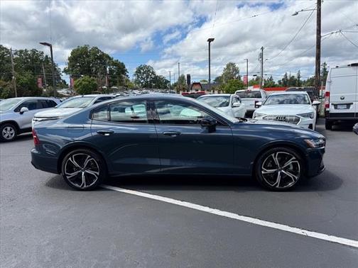 2024 Volvo S60 B5 Core Dark Theme