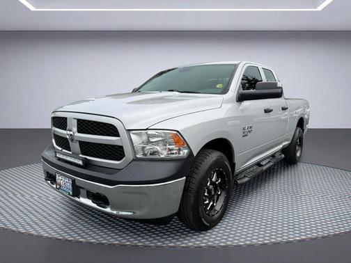 Bright Silver Metallic Clearcoat 2019 RAM 1500 Express