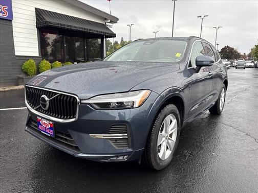 2022 Volvo XC60 B5 Momentum