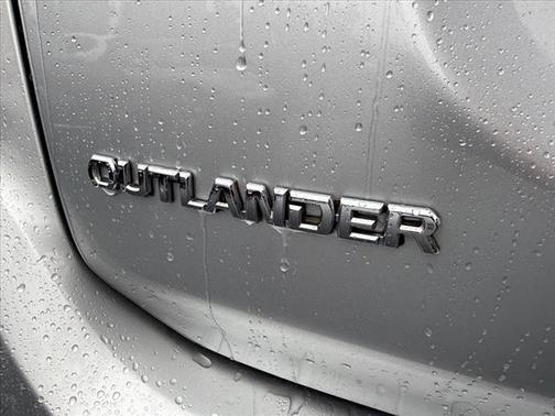 2020 Mitsubishi Outlander ES