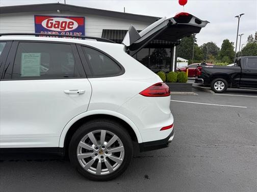 2017 Porsche Cayenne Platinum Edition