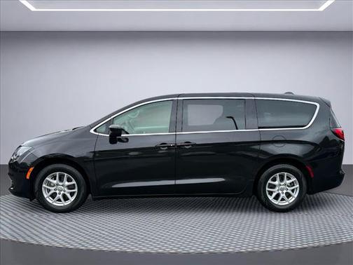 Dark Cordovan Pearlcoat 2018 Chrysler Pacifica Touring