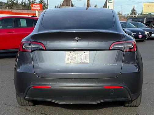 2022 Tesla Model Y Long Range Dual Motor All-Wheel Drive