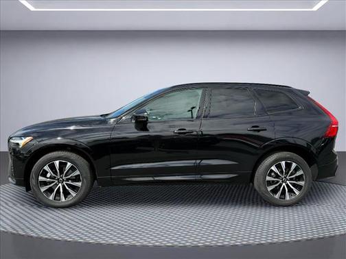 Onyx Black Metallic 2024 Volvo XC60 B5 Plus Dark Theme