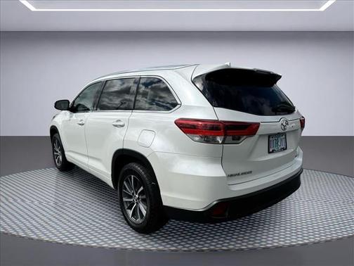 Blizzard Pearl 2017 Toyota Highlander XLE