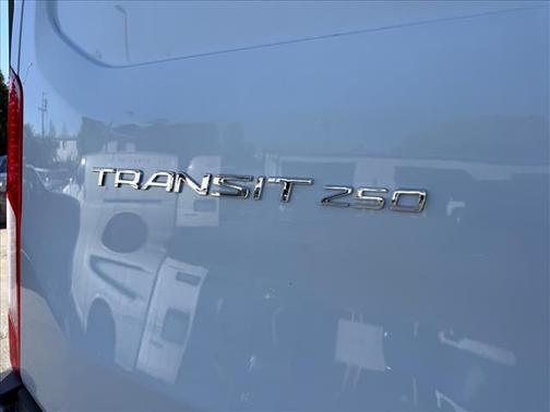 Oxford White 2018 Ford Transit-250 Base