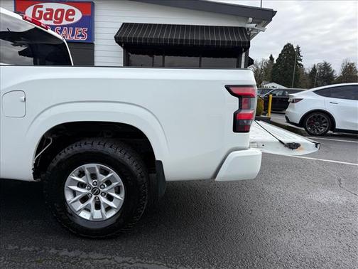 2024 Nissan Frontier SV