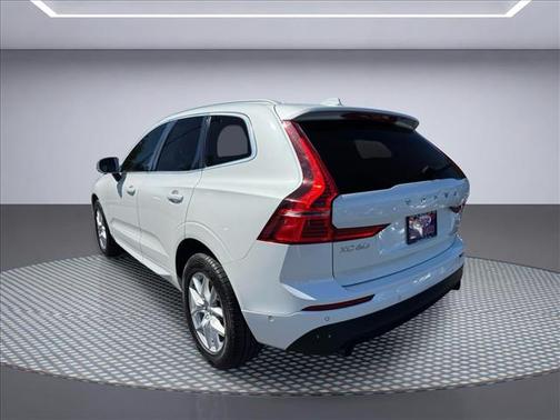 Crystal White Metallic 2018 Volvo XC60 T5 Momentum