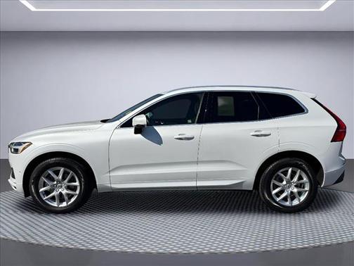 Crystal White Metallic 2018 Volvo XC60 T5 Momentum