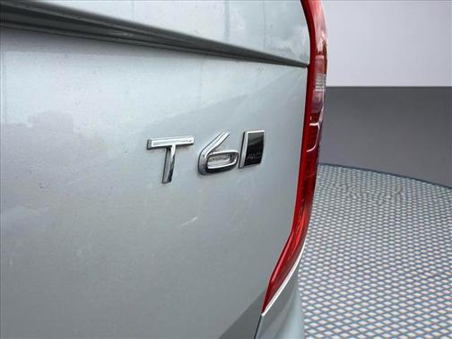 Bright Silver Metallic 2016 Volvo XC90 T6 Momentum