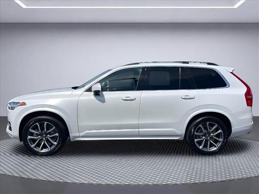 Crystal White Metallic 2019 Volvo XC90 T6 Momentum