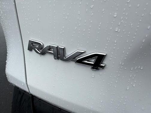 2020 Toyota RAV4 Hybrid LE