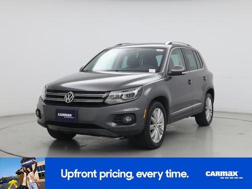 Gray 2016 Volkswagen Tiguan SE