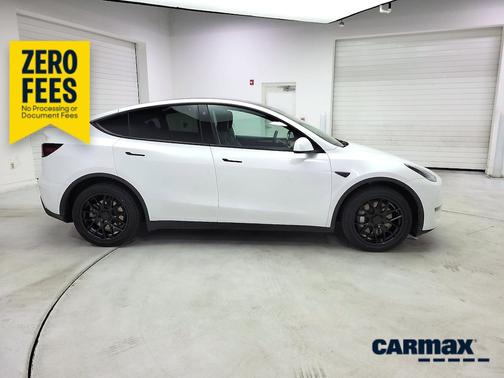 White 2023 Tesla Model Y Long Range