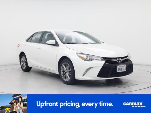 White 2015 Toyota Camry SE