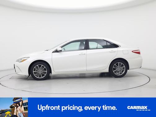 White 2015 Toyota Camry SE
