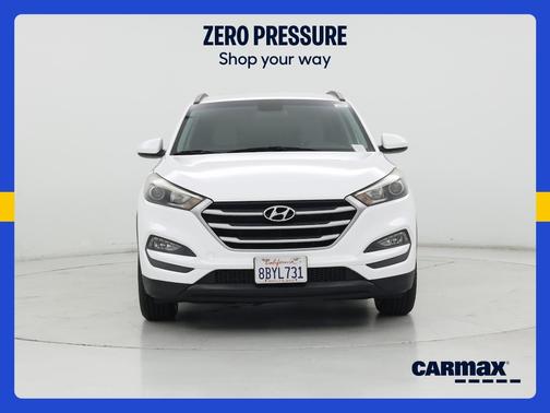 White 2018 Hyundai TUCSON SEL