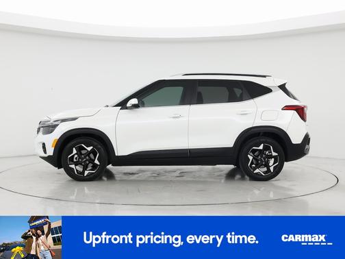 White 2024 Kia Seltos EX