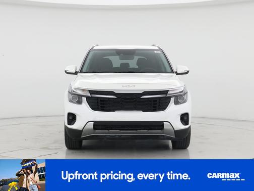 White 2024 Kia Seltos EX