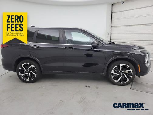 Black 2024 Mitsubishi Outlander SE