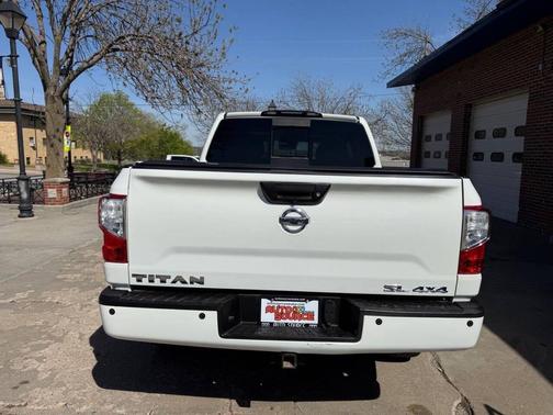 Pearl White 2017 Nissan Titan SL