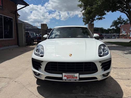 Carrara White Metallic 2016 Porsche Macan Macan S