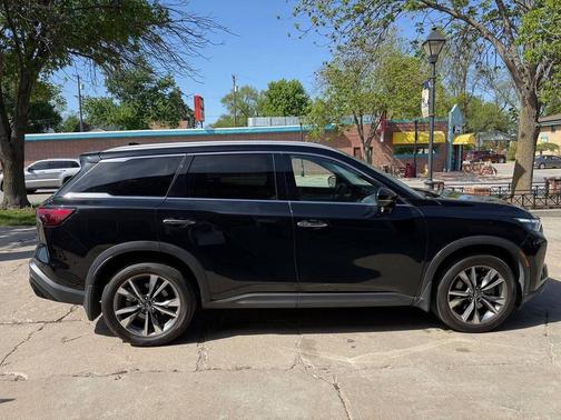 Mineral Black 2024 INFINITI QX60 Luxe