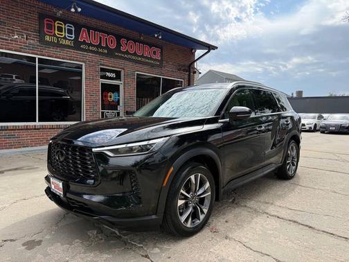 Mineral Black 2024 INFINITI QX60 Luxe