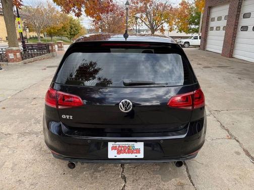 2015 Volkswagen Golf GTI 2.0T SE 4-Door