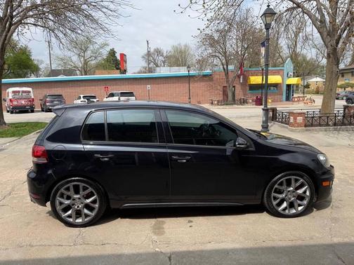 Deep Black Pearl Metallic 2013 Volkswagen GTI 4-Door