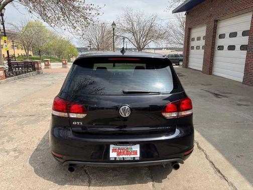 Deep Black Pearl Metallic 2013 Volkswagen GTI 4-Door