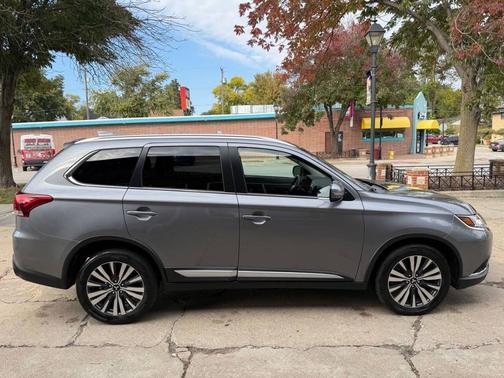 2020 Mitsubishi Outlander SEL