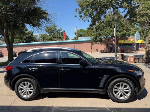 2014 INFINITI QX70 Base