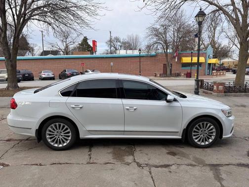 2016 Volkswagen Passat 1.8T SE