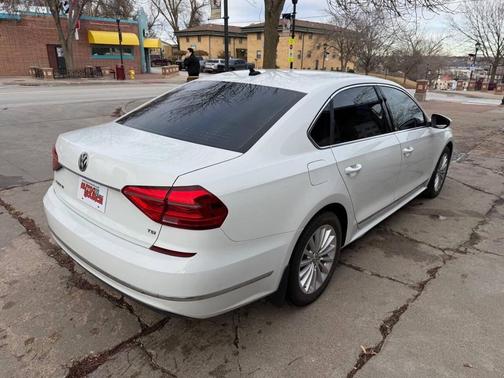 2016 Volkswagen Passat 1.8T SE